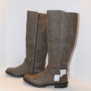 Perfect fall Grey Bass-Ashley Size 9M Boots.